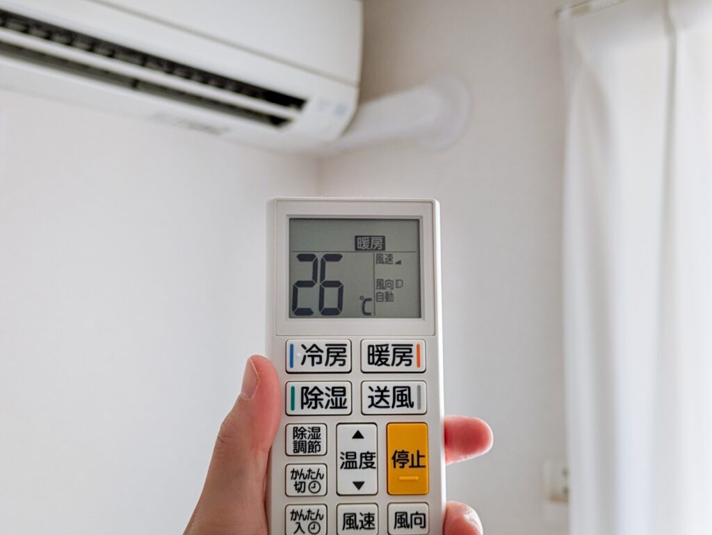 暖房26度に設定されたエアコン