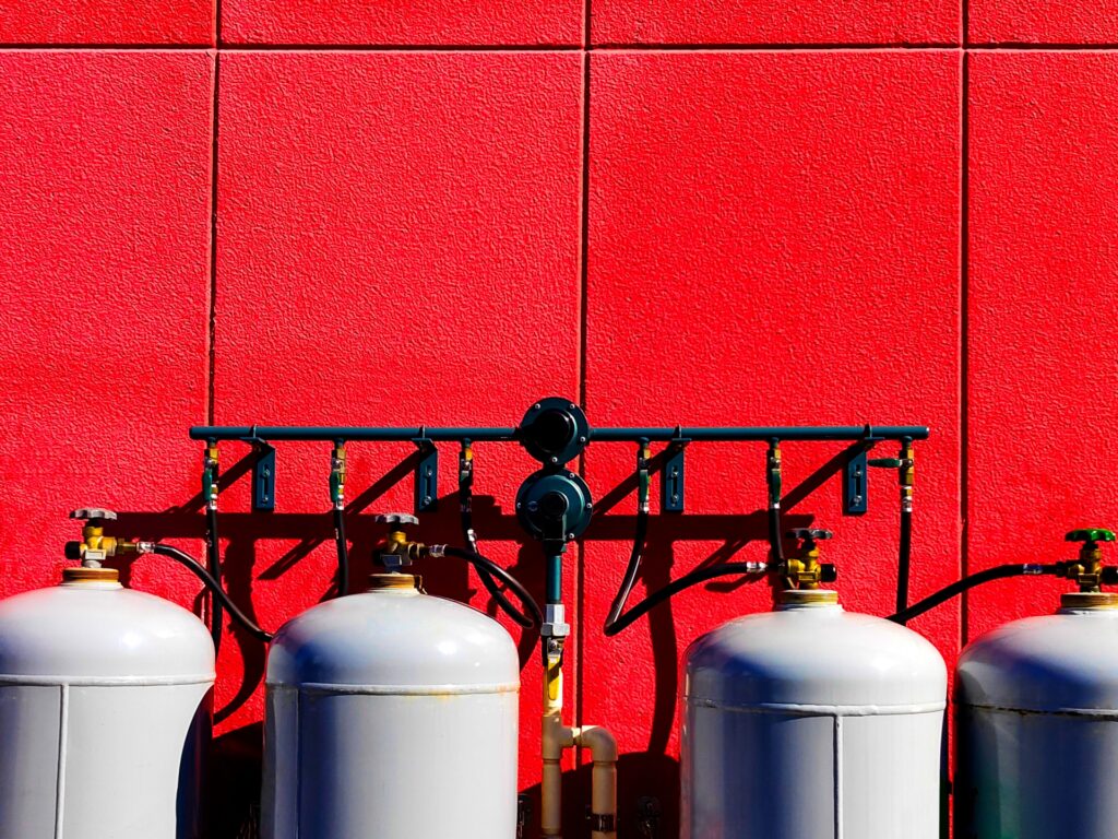 4本のガスボンベ