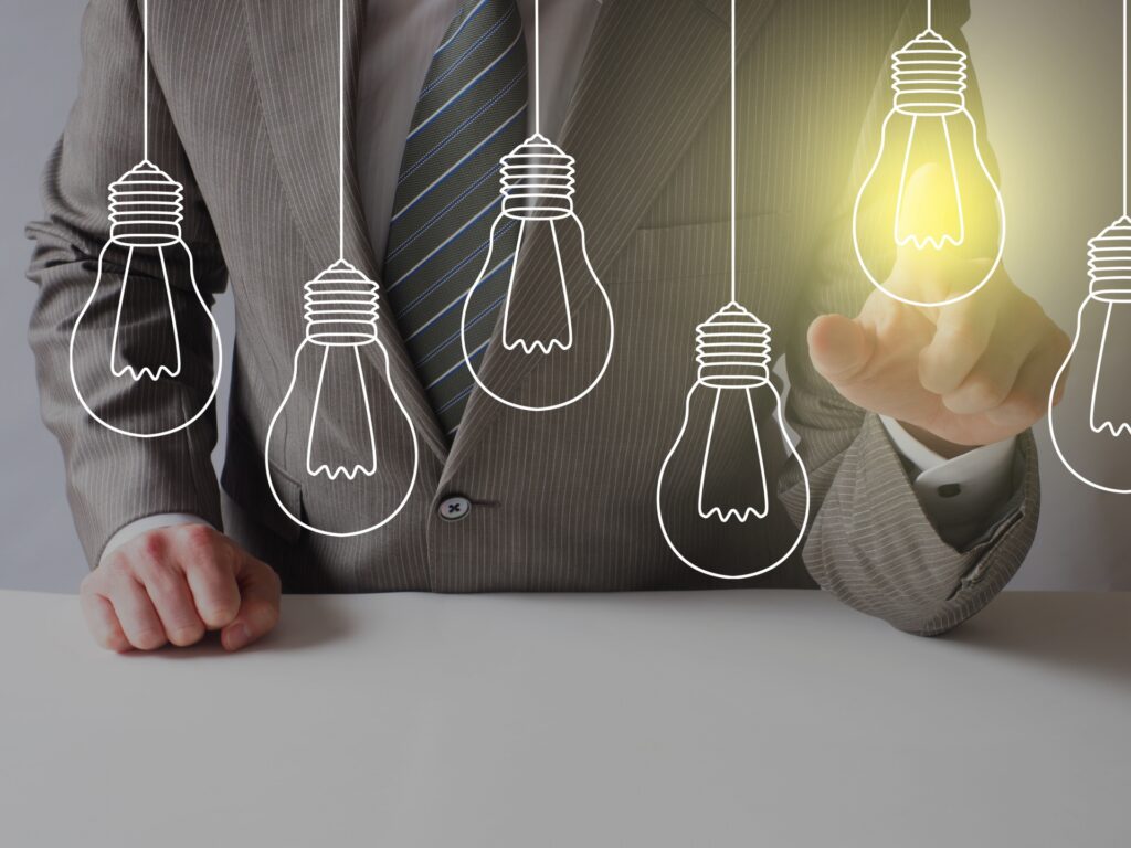 光る電球のイラスト