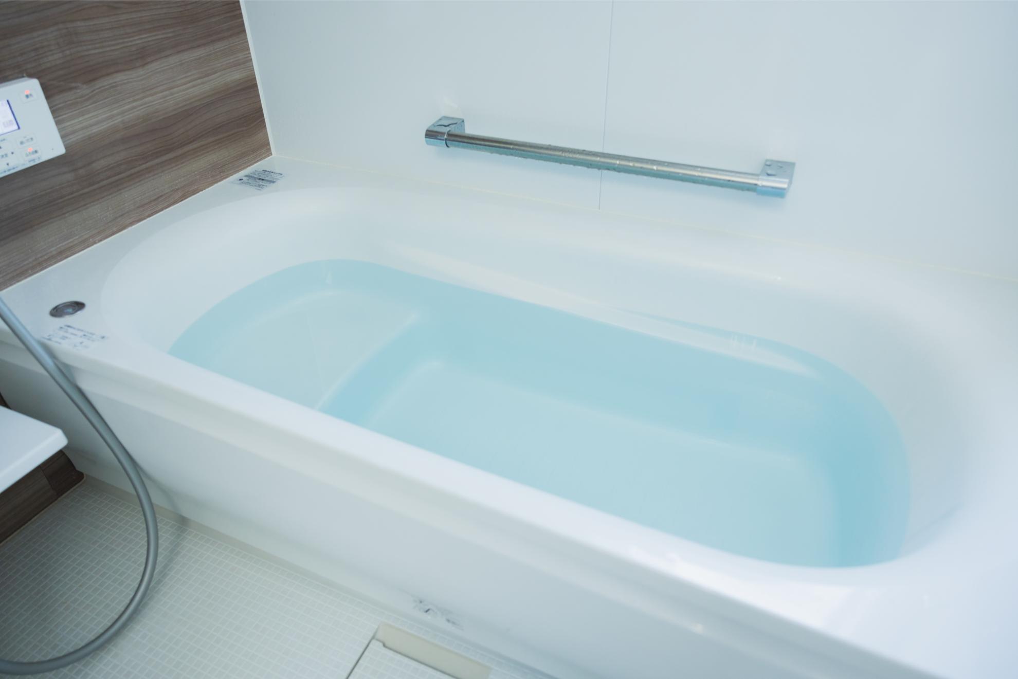 お湯が張られた浴槽