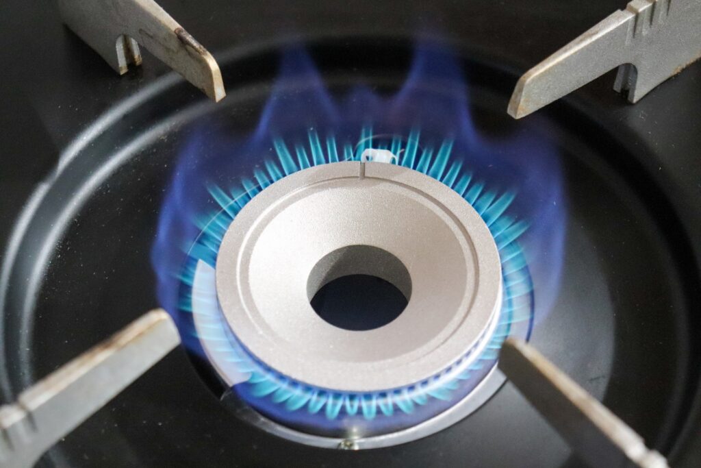 ガスコンロの青い炎