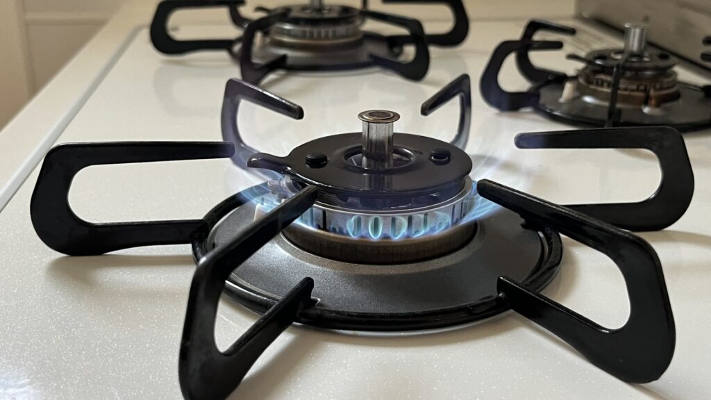 ガスコンロの青い炎