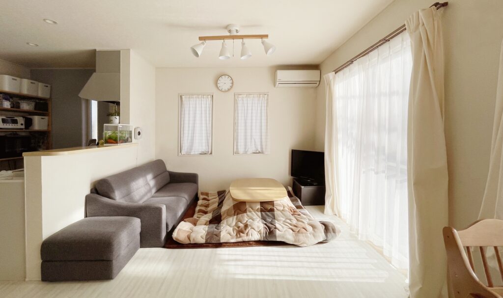 こたつのあるリビングルーム