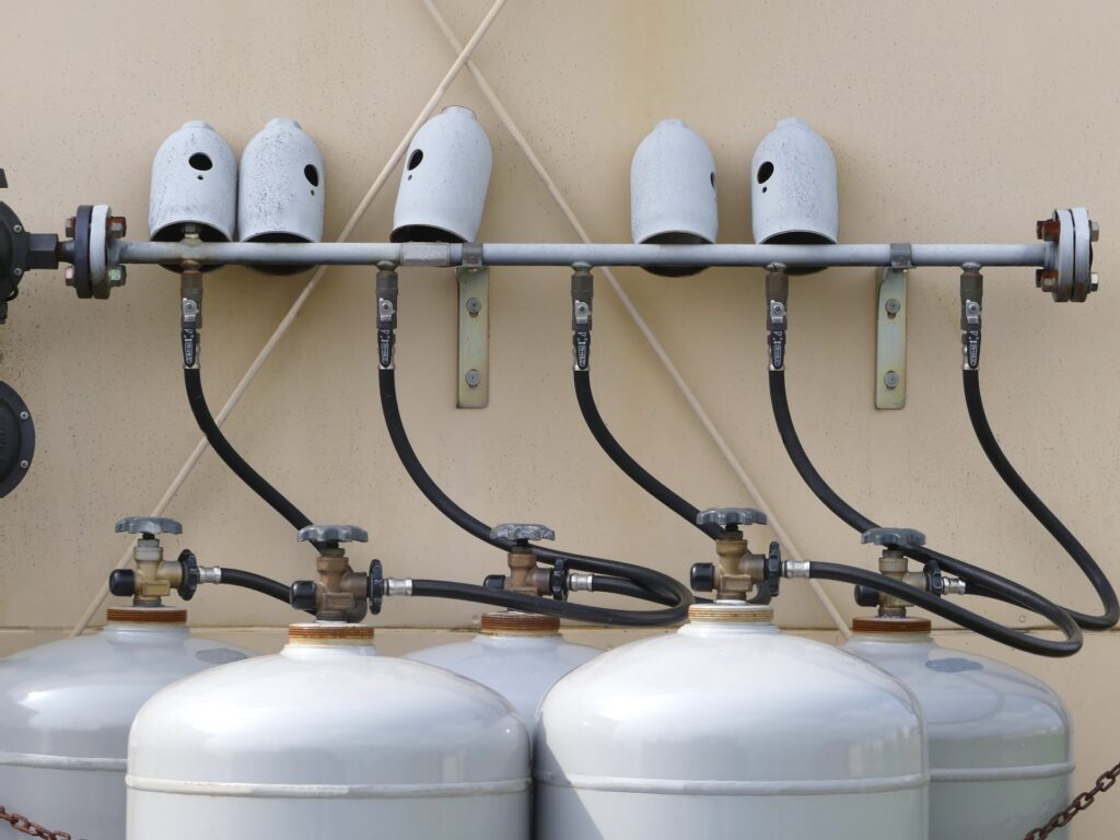 複数のLPガスボンベ