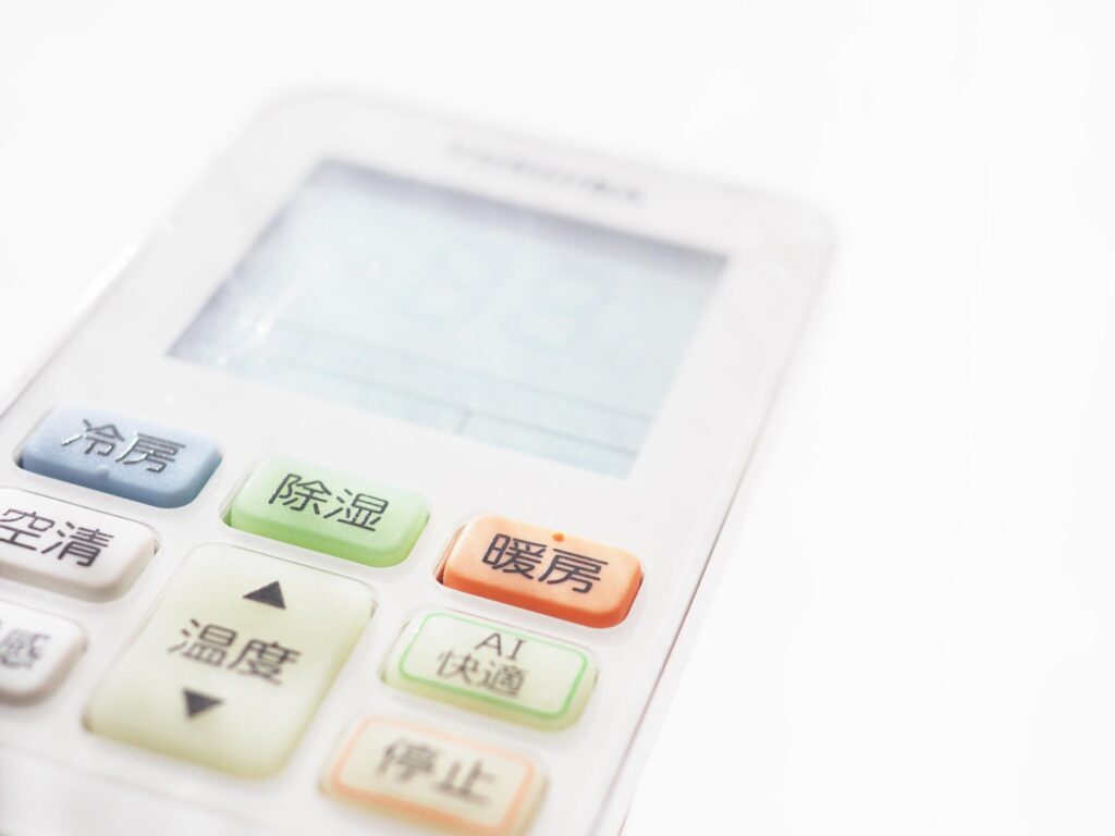 エアコンのリモコンのアップ画像