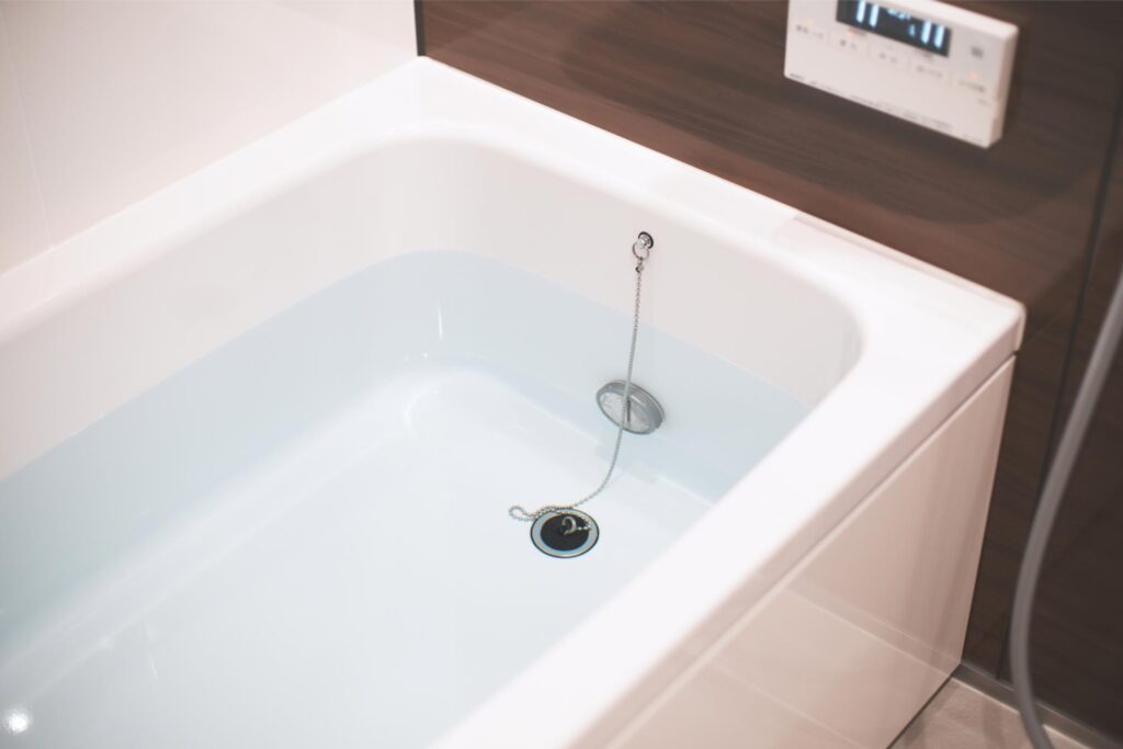 お湯が張られたお風呂の浴槽