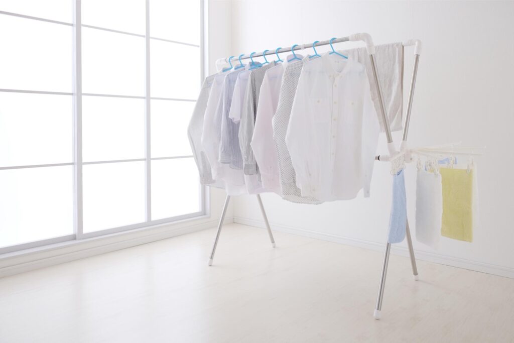 室内干しされている洗濯物
