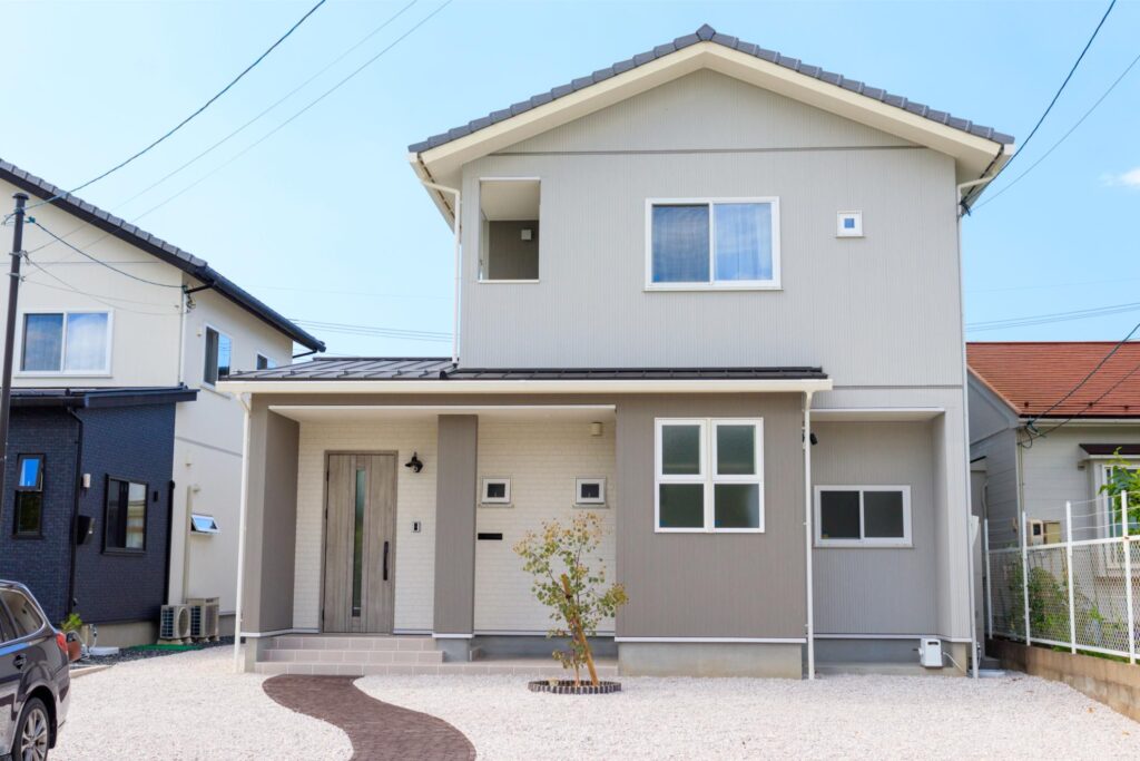 二階建ての戸建て住宅の外観