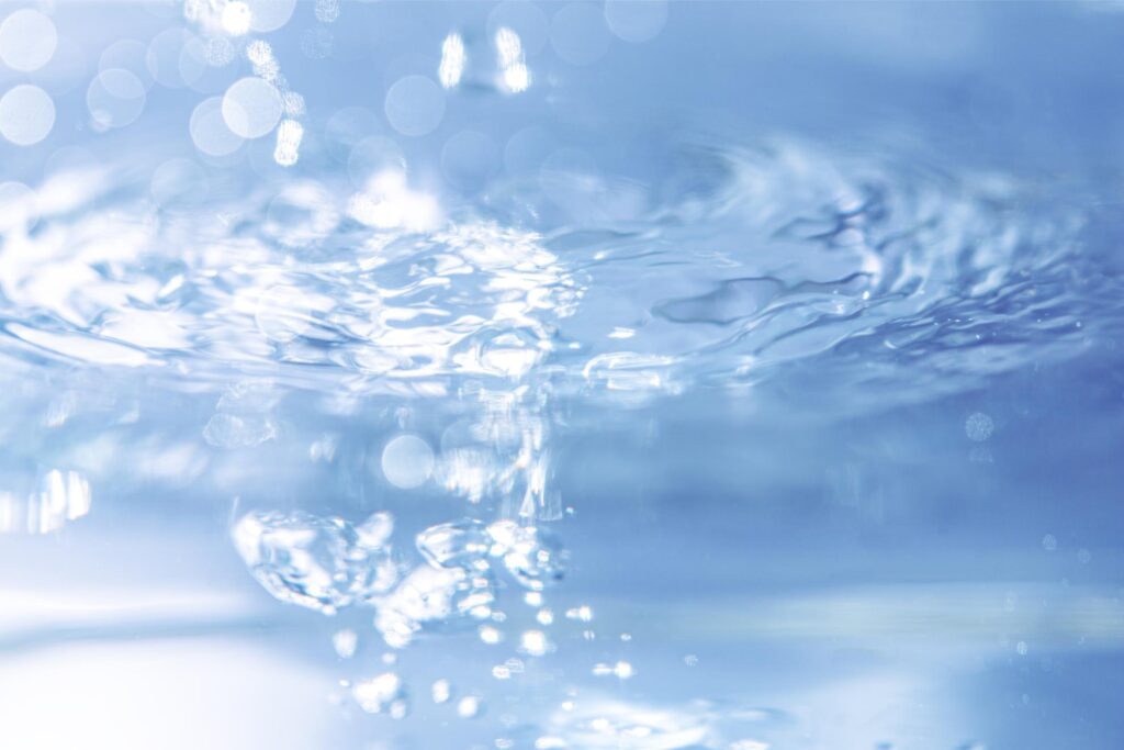 水面と気泡のアップ