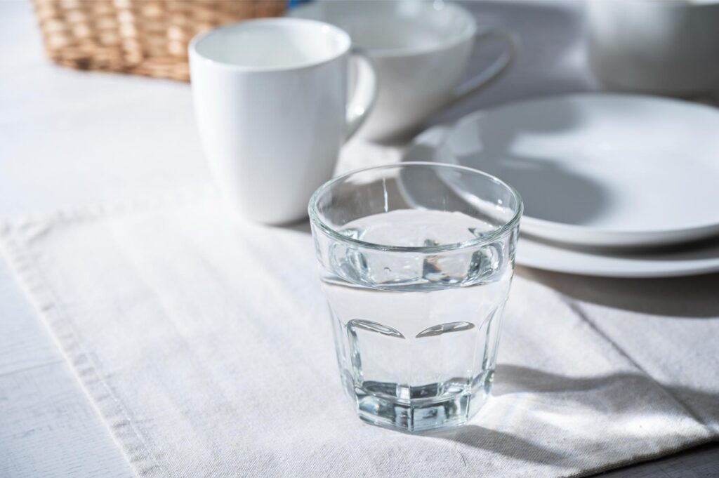 グラスに注いだ水